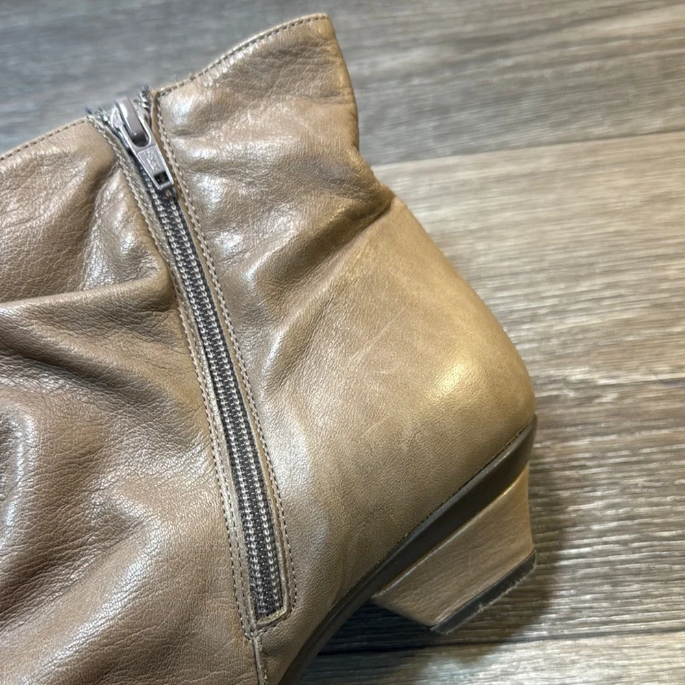 Eric Michael  Tan soft Leather Ankle Boots woman’s 8.5 (s30)